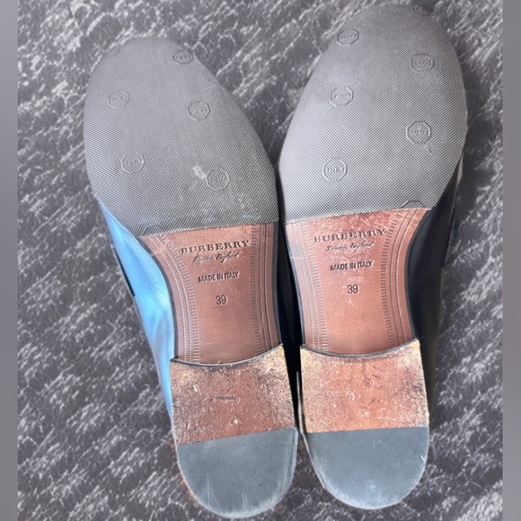 Burberry Black and Gold Slip-On Loafers with Chain Detail - Picture 6 of 6